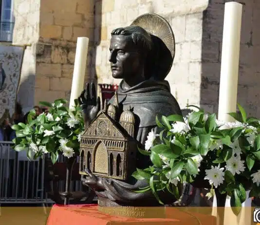 O SANTO FAZ ANOS