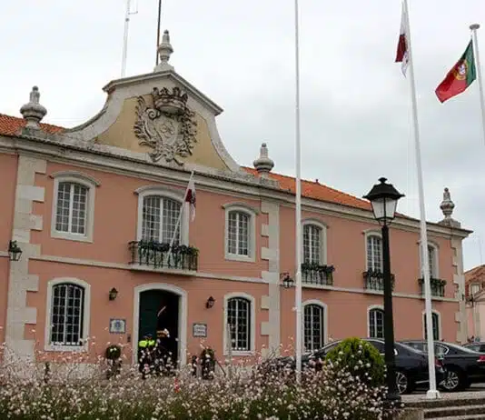 CÂMARA DE OEIRAS MANTÉM TAXA DE IMI NO VALOR MÍNIMO