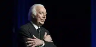 O fadista será lembrado com o Passeio Carlos do Carmo
