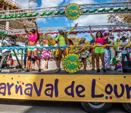O Carnaval de Loures está de volta entre os dias 4 a 22 de fevereiro. O evento está de volta, após dois anos de condicionamentos devido à pandemia, com o tema 'Explosão de Alegria'.