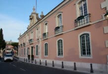 No passado dia 13 de fevereiro, a Câmara de Oeiras entregou os primeiros apoios a oito comerciantes. No total, o montante atribuído foi de 64.856,88 euros.