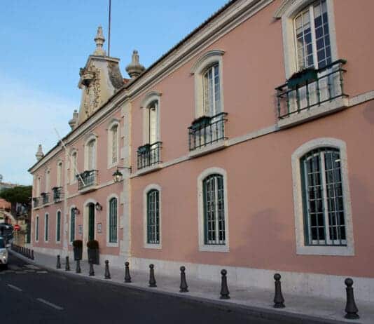 No passado dia 13 de fevereiro, a Câmara de Oeiras entregou os primeiros apoios a oito comerciantes. No total, o montante atribuído foi de 64.856,88 euros.