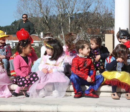 A União de Freguesias de Carnaxide e Queijas promoveu, este ano, três desfiles de Carnaval. Desta forma, vão passar por Carnaxide, Queijas e Outurela
