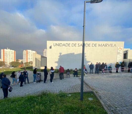 Utentes continuam a esperar pelas consultas no exterior