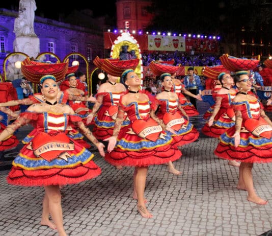 No desfile de 2022 trouxeram uma rosa da Madragoa moderna, juntamente com um pescador moderno destes novos tempos