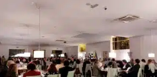 Continuar a pedir apoios para ajudar as empresas