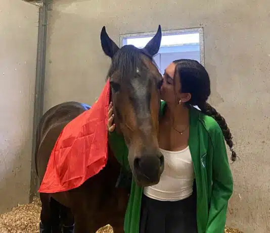 Maria e o cavalo Jet Set cumpriram metas do Campeonato da Europa de Dressage para crianças