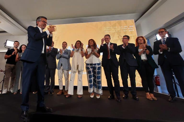 Moedas candidato apresenta lista para vencer