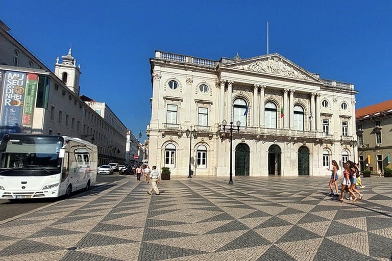 Lisboa vai continuar sem maioria na Câmara