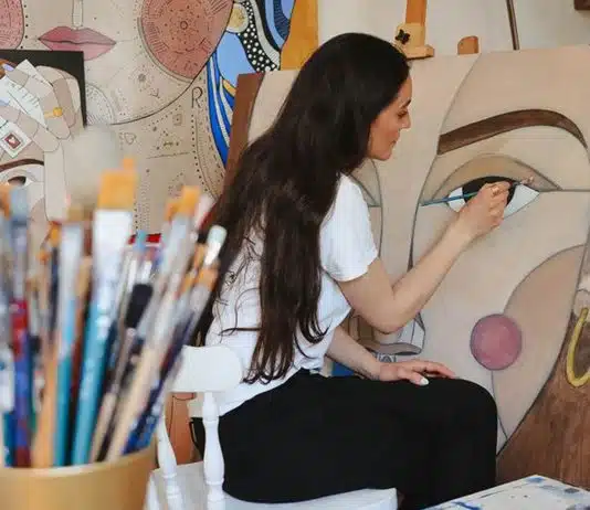 Sarah Ferreira inaugura exposição ‘Queres que eu te conte uma história’ no Hotel do Chiado a 12 de dezembro