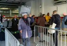 Oeiras entrega 4 000 cabazes de Natal a moradores dos bairros municipais