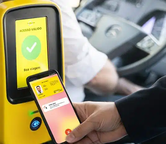 Os utilizadores de transporte público passam a poder validar viagens com o telemóvel
