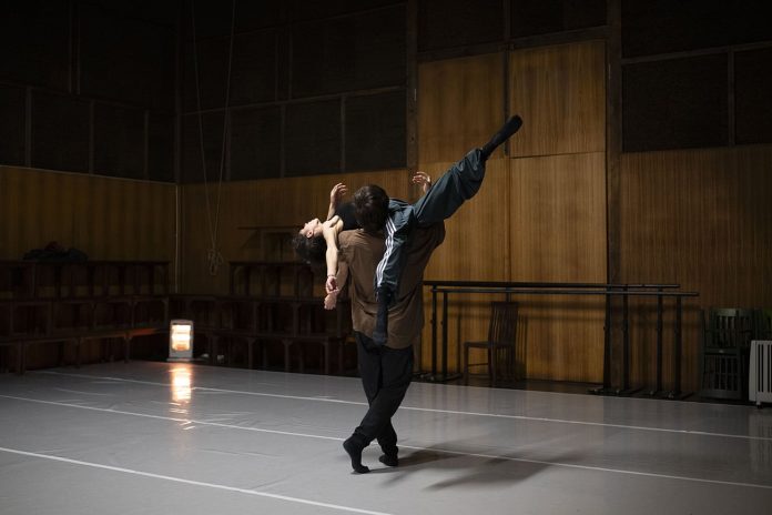 A Companhia Portuguesa de Bailado Contemporâneo (CPBC) estreia o espetáculo CASA no Capitólio, no Parque Mayer