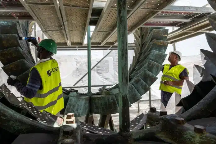 Coroas de louros em bronze vão ser reinstaladas no Parque Eduardo VII até ao final de setembro.