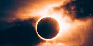 Milhares de pessoas saíram à rua para assistir ao eclipse